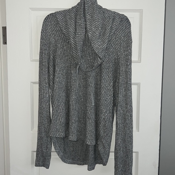Light gray Lucky Brand turtle neck sweater. Excellent condition. Size large. - Picture 7 of 9